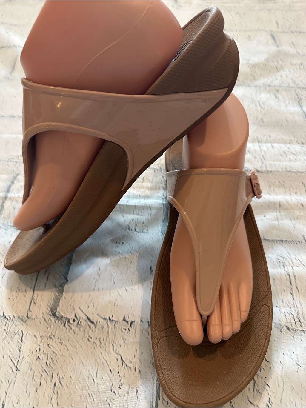 Fitflop Patent Thong Sandals In Beige/Nude With Buckle